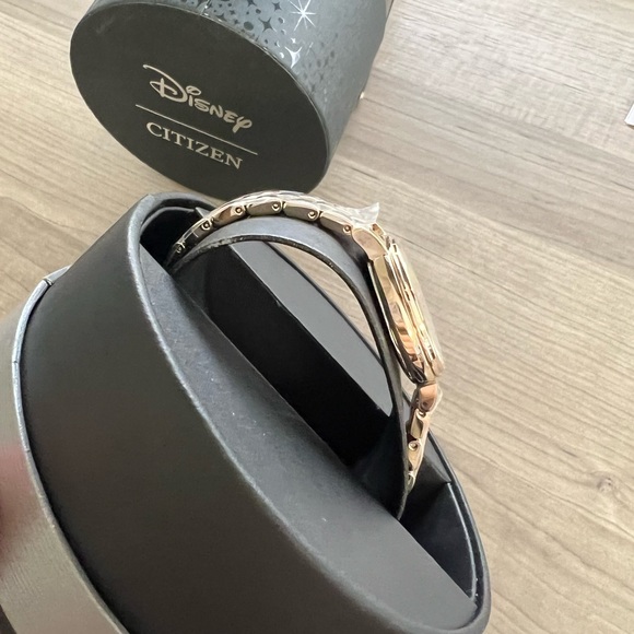 Citizen Disney Minnie Mouse Watch with 31MM Diamond Dial - Picture 6 of 11